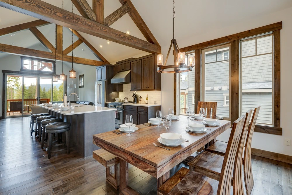 Rustic kitchen and dining room with farmhouse style.